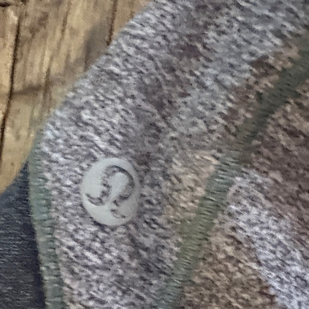 Grey lululemon hottie hots! Size 0 - Picture 3 of 3